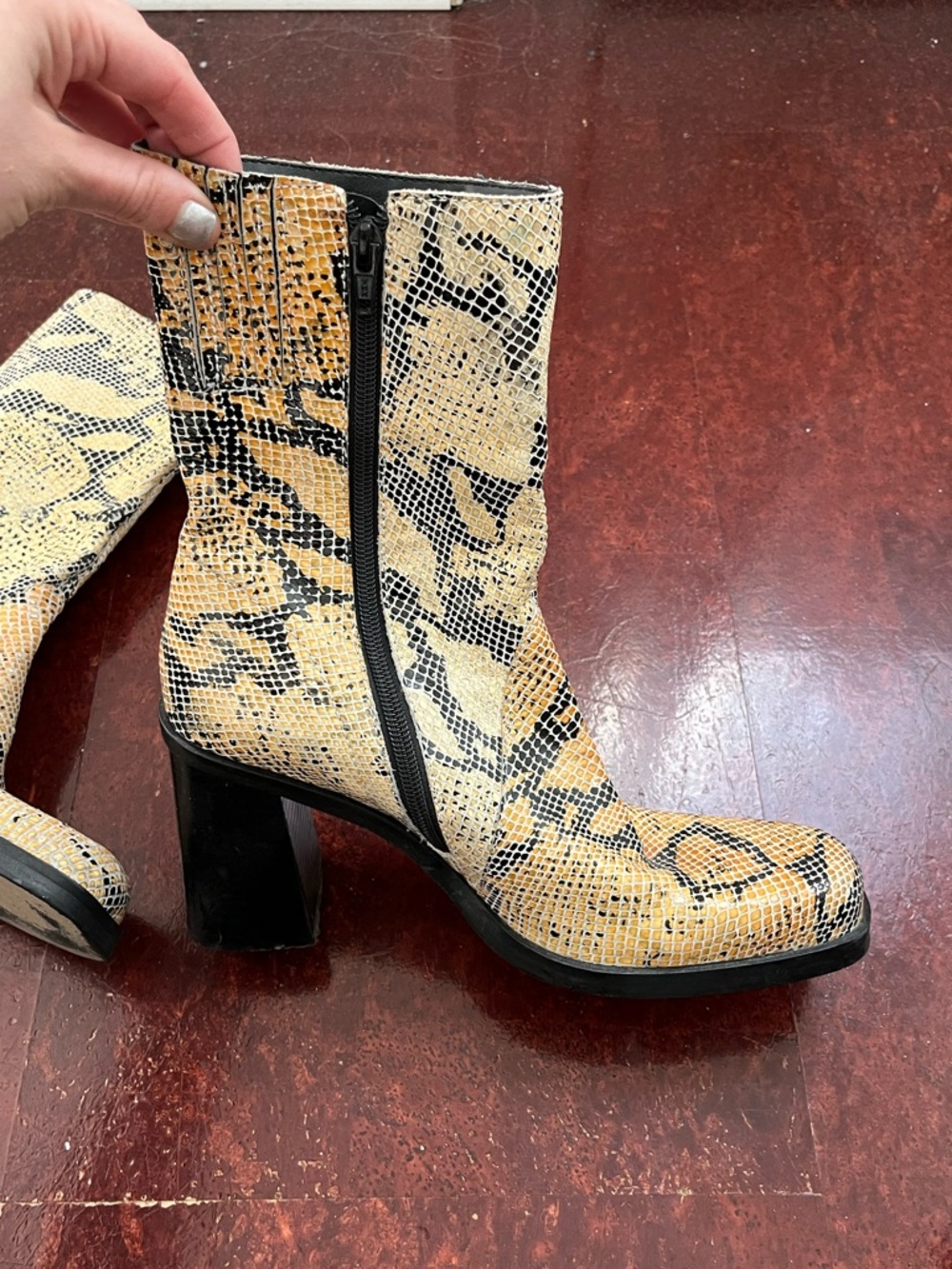 90s Le Chateau gorgeous 90s snakeskin print ankle boots - Picture 3 of 5